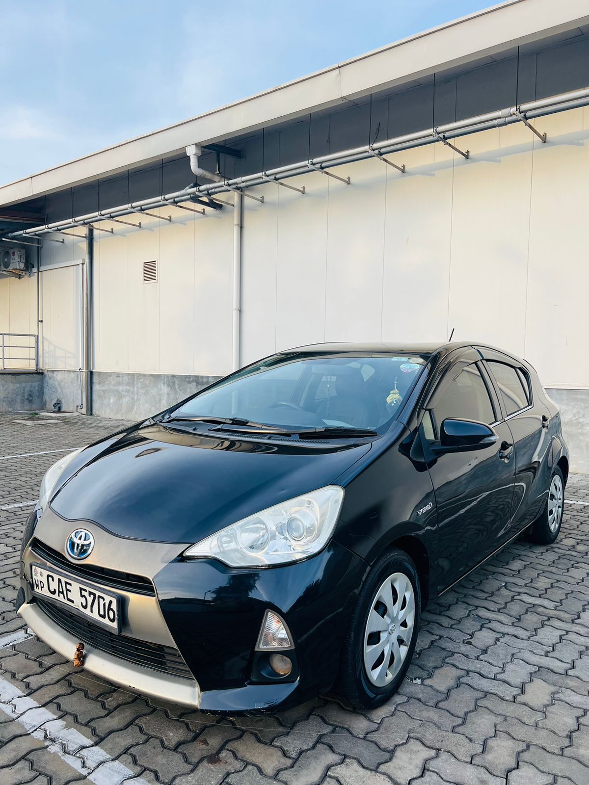 Аренда машины Toyota Aqua, Коломбо, Шри-Ланка, 36.00$ в день