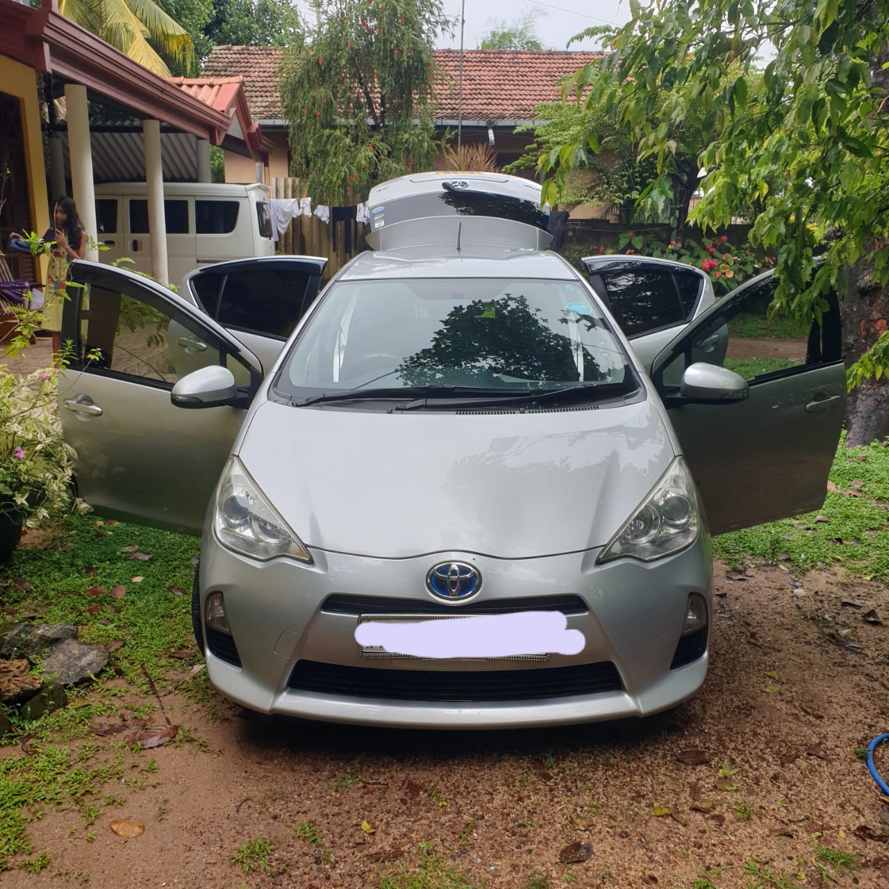 Аренда машины Toyota Aqua,  Коломбо, Шри-Ланка, 36.00$ в день