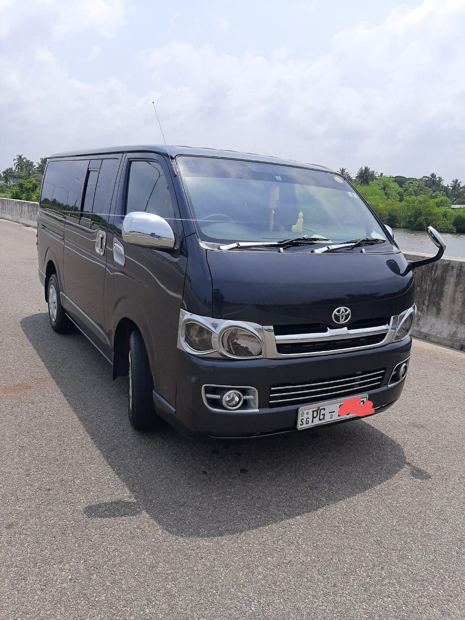 Аренда машины микроавтобус Toyota Hiace, Коломбо, Шри-Ланка, 36.00$ в день