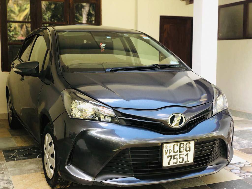 Аренда машины Toyota Vitz, Коломбо, Шри-Ланка, 36.00$ в день