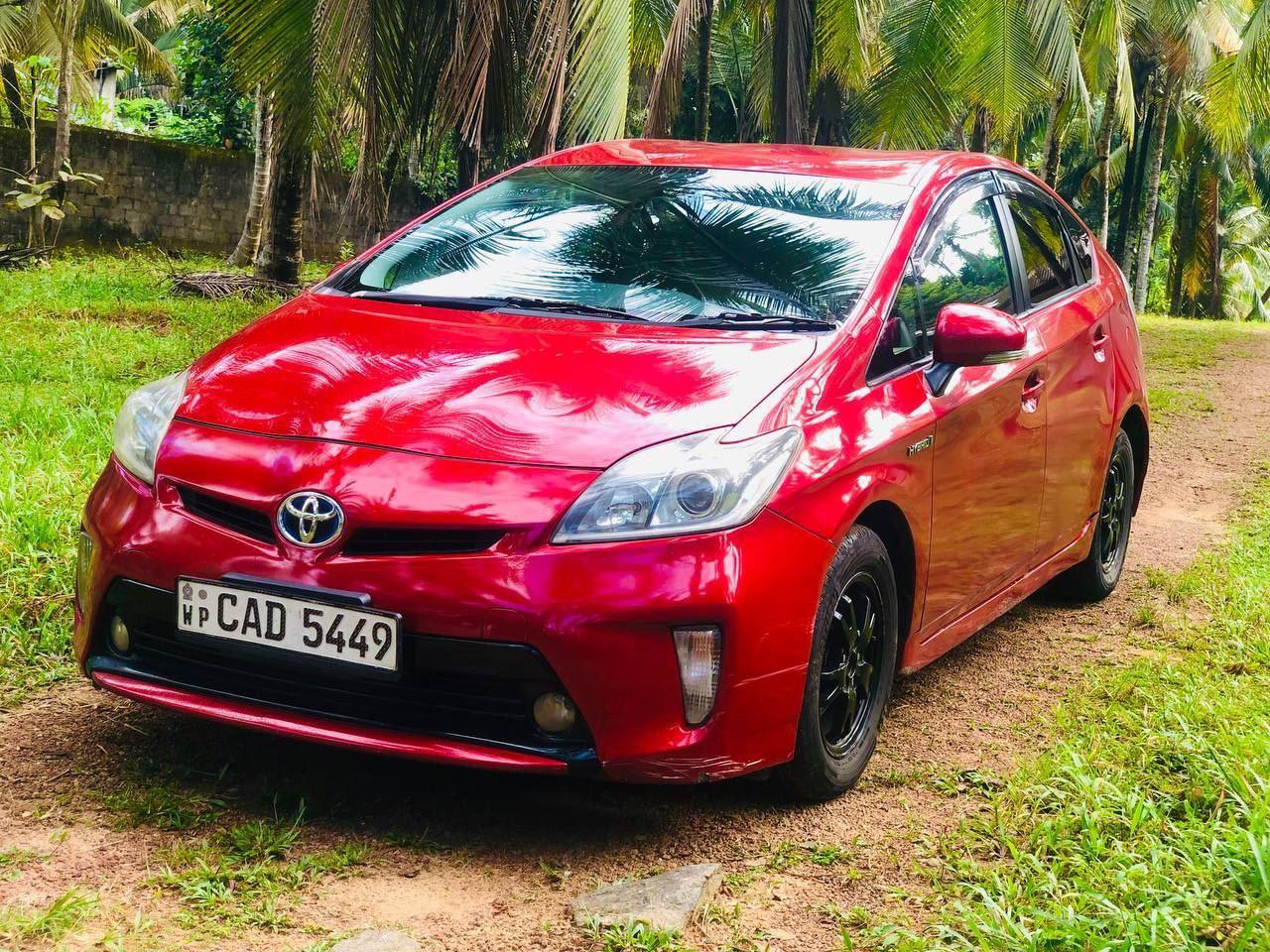 Аренда машины Toyota Prius, Коломбо, Шри-Ланка, 36.00$ в день